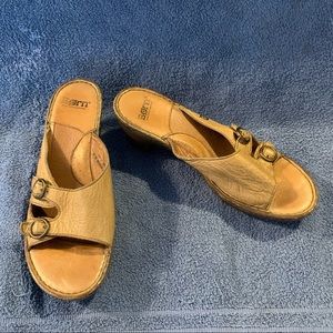 Born Women’s sandals size 11